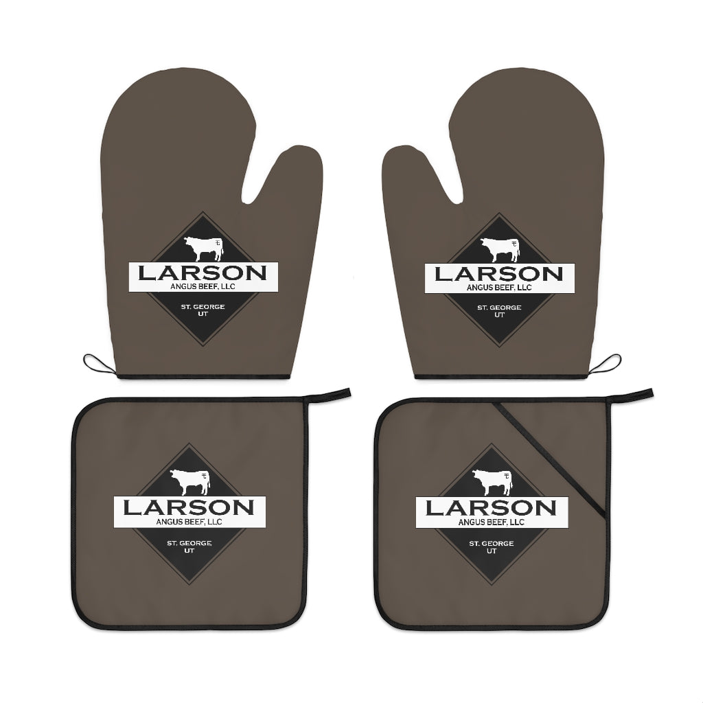 Larson Beef Logo: Oven Mitts & Pot Holders