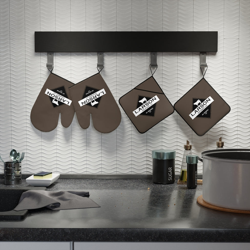 Larson Beef Logo: Oven Mitts & Pot Holders